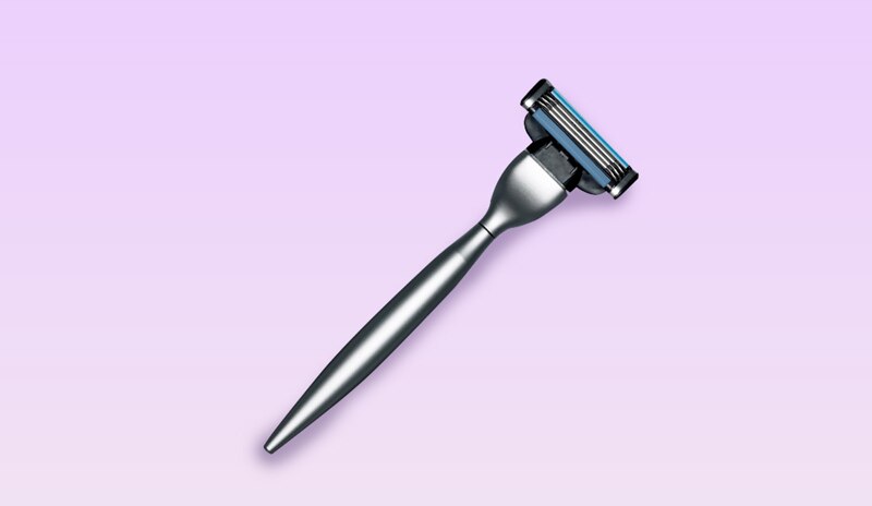 Razor diseñada para mantener las axilas suaves, libres de vello y con la piel sana.